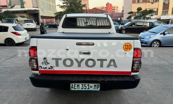 Nunua Ilio tumika Toyota Hilux Nyeupe Gari ndani ya Maputo nchini Maputo Nunua Ilio tumika Toyota Hilux Nyeupe Gari ndani ya Maputo nchini Maputo