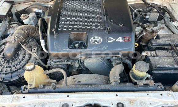 Nunua Ilio tumika Toyota Hilux Nyeupe Gari ndani ya Maputo nchini Maputo Nunua Ilio tumika Toyota Hilux Nyeupe Gari ndani ya Maputo nchini Maputo