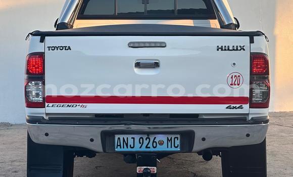 Nunua Ilio tumika Toyota Hilux Nyeupe Gari ndani ya Maputo nchini Maputo Nunua Ilio tumika Toyota Hilux Nyeupe Gari ndani ya Maputo nchini Maputo