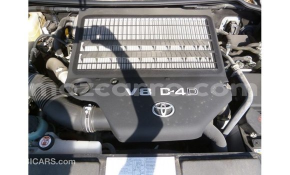 Tenga Imported Toyota Land Cruiser Zvimwe Mota in Import - Dubai in Cabo Delgado Tenga Imported Toyota Land Cruiser Zvimwe Mota in Import - Dubai in Cabo Delgado