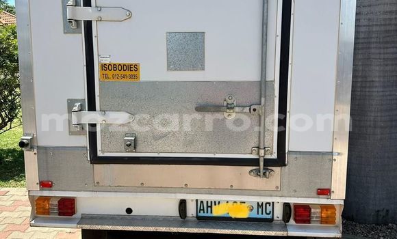 Comprar Usado Isuzu KB Branco Carro em Maputo em Maputo Comprar Usado Isuzu KB Branco Carro em Maputo em Maputo