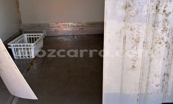 Comprar Usado Isuzu KB Branco Carro em Maputo em Maputo Comprar Usado Isuzu KB Branco Carro em Maputo em Maputo