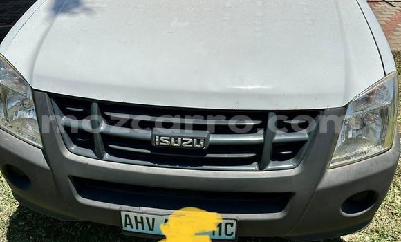 Comprar Usado Isuzu KB Branco Carro em Maputo em Maputo Comprar Usado Isuzu KB Branco Carro em Maputo em Maputo