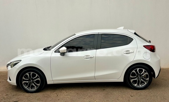 Comprar Usado Mazda Demio Branco Carro em Maputo em Maputo Comprar Usado Mazda Demio Branco Carro em Maputo em Maputo
