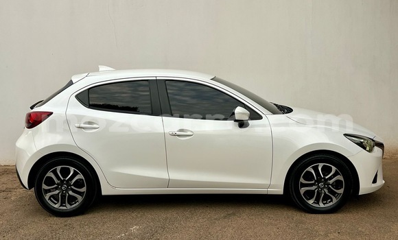 Comprar Usado Mazda Demio Branco Carro em Maputo em Maputo Comprar Usado Mazda Demio Branco Carro em Maputo em Maputo