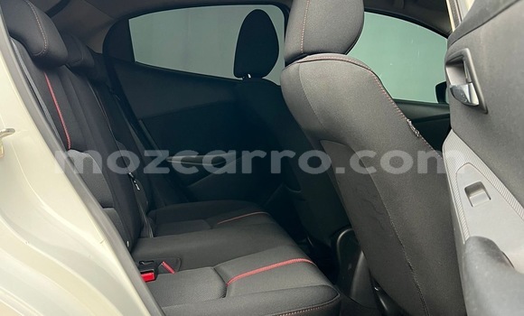 Comprar Usado Mazda Demio Branco Carro em Maputo em Maputo Comprar Usado Mazda Demio Branco Carro em Maputo em Maputo