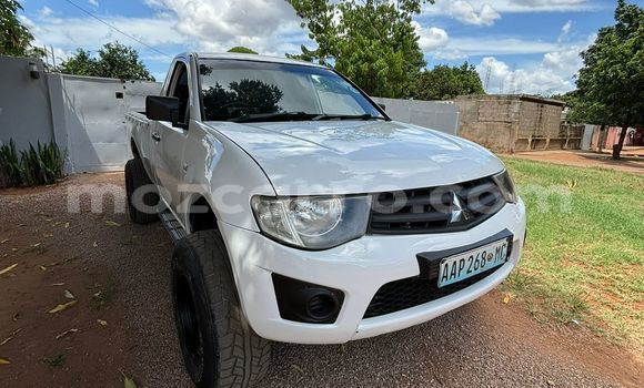 Nunua Ilio tumika Mitsubishi L200 Nyeupe Gari ndani ya Maputo nchini Maputo