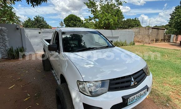 Comprar Usado Mitsubishi L200 Branco Carro em Maputo em Maputo Comprar Usado Mitsubishi L200 Branco Carro em Maputo em Maputo