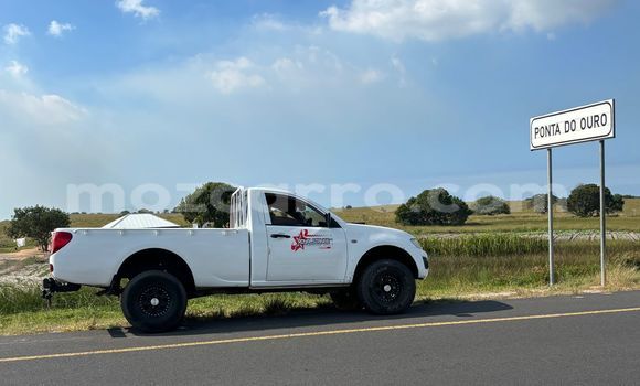 Comprar Usado Mitsubishi L200 Branco Carro em Maputo em Maputo Comprar Usado Mitsubishi L200 Branco Carro em Maputo em Maputo