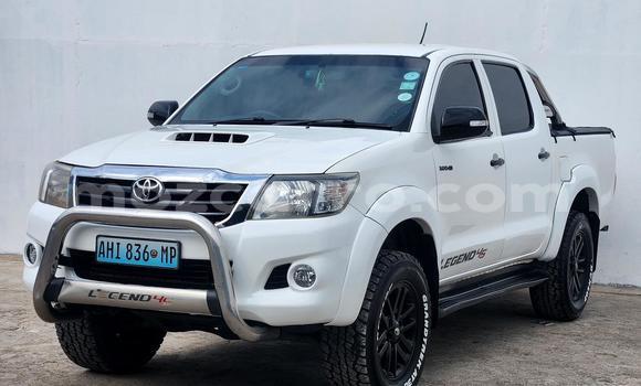 Nunua Ilio tumika Toyota Hilux Nyeupe Gari ndani ya Maputo nchini Maputo Nunua Ilio tumika Toyota Hilux Nyeupe Gari ndani ya Maputo nchini Maputo