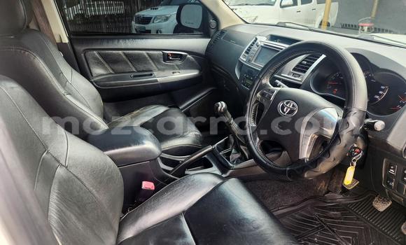 Nunua Ilio tumika Toyota Hilux Nyeupe Gari ndani ya Maputo nchini Maputo Nunua Ilio tumika Toyota Hilux Nyeupe Gari ndani ya Maputo nchini Maputo