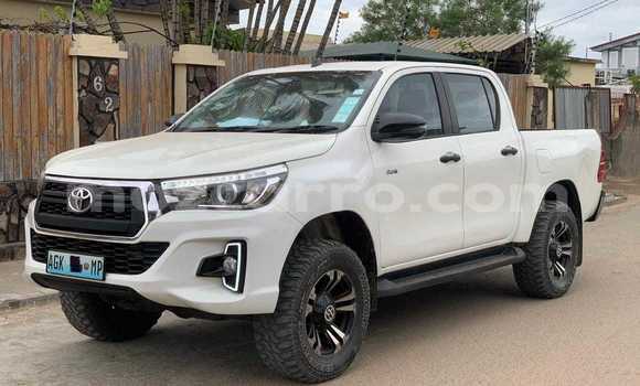 Nunua Ilio tumika Toyota Hilux Nyeupe Gari ndani ya Maputo nchini Maputo Nunua Ilio tumika Toyota Hilux Nyeupe Gari ndani ya Maputo nchini Maputo