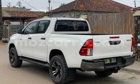 Nunua Ilio tumika Toyota Hilux Nyeupe Gari ndani ya Maputo nchini Maputo Nunua Ilio tumika Toyota Hilux Nyeupe Gari ndani ya Maputo nchini Maputo