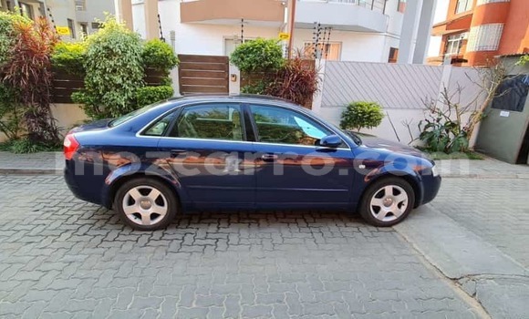 Comprar Usado Audi A4 Azul Carro em Maputo em Maputo Comprar Usado Audi A4 Azul Carro em Maputo em Maputo