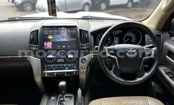 Nunua Ilio tumika Toyota Land Cruiser Nyeupe Gari ndani ya Maputo nchini Maputo Nunua Ilio tumika Toyota Land Cruiser Nyeupe Gari ndani ya Maputo nchini Maputo