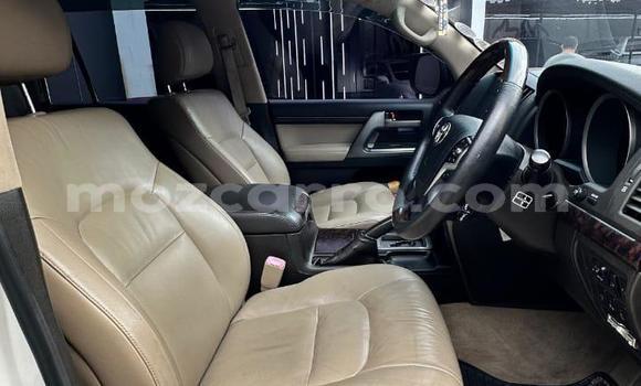 Nunua Ilio tumika Toyota Land Cruiser Nyeupe Gari ndani ya Maputo nchini Maputo Nunua Ilio tumika Toyota Land Cruiser Nyeupe Gari ndani ya Maputo nchini Maputo