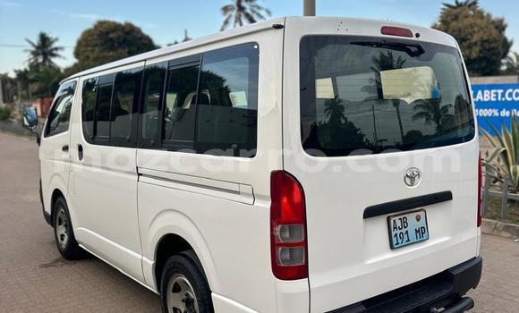 Nunua Ilio tumika Toyota Hiace Nyeupe Gari ndani ya Maputo nchini Maputo Nunua Ilio tumika Toyota Hiace Nyeupe Gari ndani ya Maputo nchini Maputo