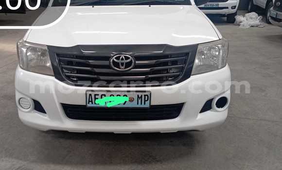 Comprar Usado Toyota Hilux Branco Carro em Maputo em Maputo