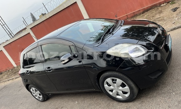 Comprar Usado Toyota Vitz Prata Carro em Maputo em Maputo Comprar Usado Toyota Vitz Prata Carro em Maputo em Maputo