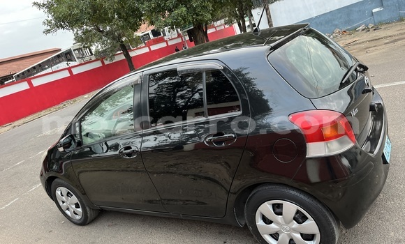 Comprar Usado Toyota Vitz Prata Carro em Maputo em Maputo Comprar Usado Toyota Vitz Prata Carro em Maputo em Maputo