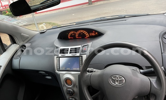 Comprar Usado Toyota Vitz Prata Carro em Maputo em Maputo Comprar Usado Toyota Vitz Prata Carro em Maputo em Maputo
