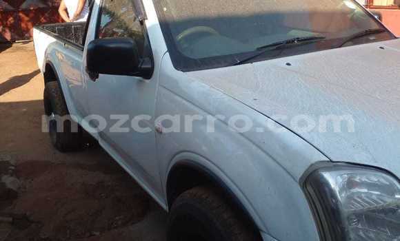 Nunua Ilio tumika Isuzu KB Nyeupe Gari ndani ya Maputo nchini Maputo Nunua Ilio tumika Isuzu KB Nyeupe Gari ndani ya Maputo nchini Maputo