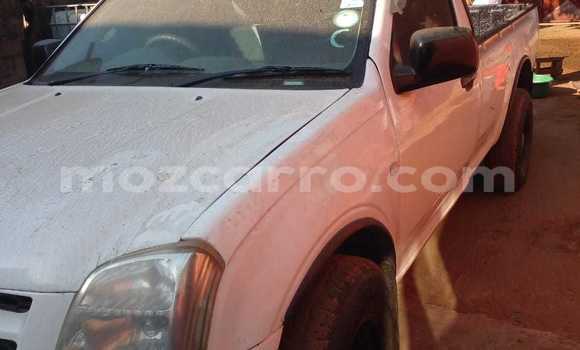 Nunua Ilio tumika Isuzu KB Nyeupe Gari ndani ya Maputo nchini Maputo Nunua Ilio tumika Isuzu KB Nyeupe Gari ndani ya Maputo nchini Maputo