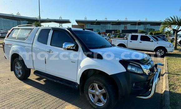 Comprar Usado Isuzu KB Branco Carro em Maputo em Maputo Comprar Usado Isuzu KB Branco Carro em Maputo em Maputo