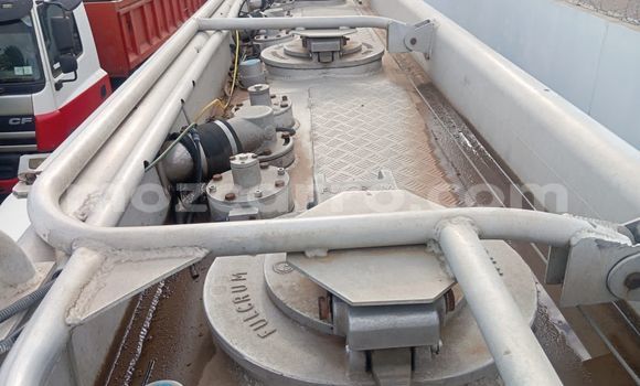 Tenga Tsaru Mercedes-Benz CLS250 Chena Mota in Maputo in Maputo Tenga Tsaru Mercedes-Benz CLS250 Chena Mota in Maputo in Maputo