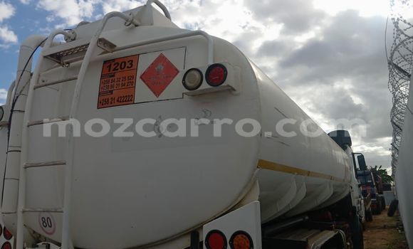 Tenga Tsaru Mercedes-Benz CLS250 Chena Mota in Maputo in Maputo Tenga Tsaru Mercedes-Benz CLS250 Chena Mota in Maputo in Maputo