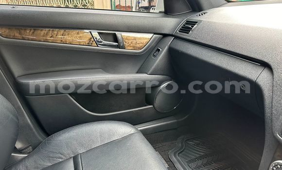 Tenga Tsaru Mercedes‒Benz C-Class Chena Mota in Maputo in Maputo Tenga Tsaru Mercedes‒Benz C-Class Chena Mota in Maputo in Maputo