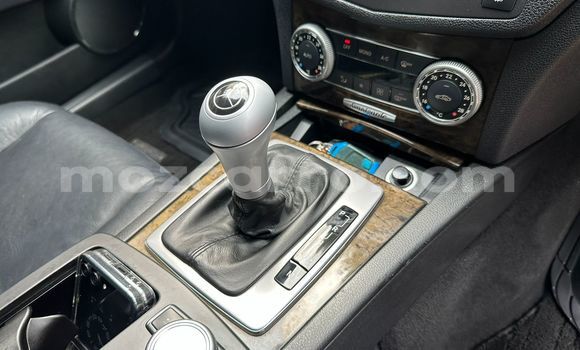 Tenga Tsaru Mercedes‒Benz C-Class Chena Mota in Maputo in Maputo Tenga Tsaru Mercedes‒Benz C-Class Chena Mota in Maputo in Maputo