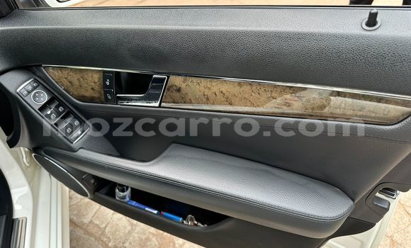 Tenga Tsaru Mercedes‒Benz C-Class Chena Mota in Maputo in Maputo Tenga Tsaru Mercedes‒Benz C-Class Chena Mota in Maputo in Maputo