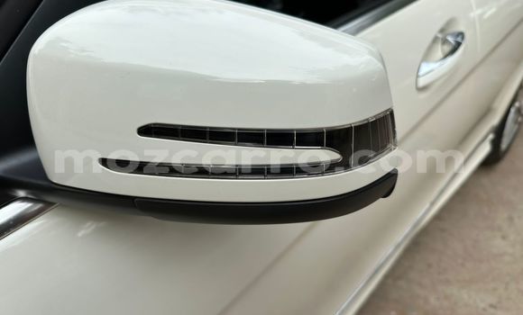 Tenga Tsaru Mercedes‒Benz C-Class Chena Mota in Maputo in Maputo Tenga Tsaru Mercedes‒Benz C-Class Chena Mota in Maputo in Maputo