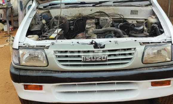 Nunua Ilio tumika Isuzu KB Nyeupe Gari ndani ya Maputo nchini Maputo Nunua Ilio tumika Isuzu KB Nyeupe Gari ndani ya Maputo nchini Maputo