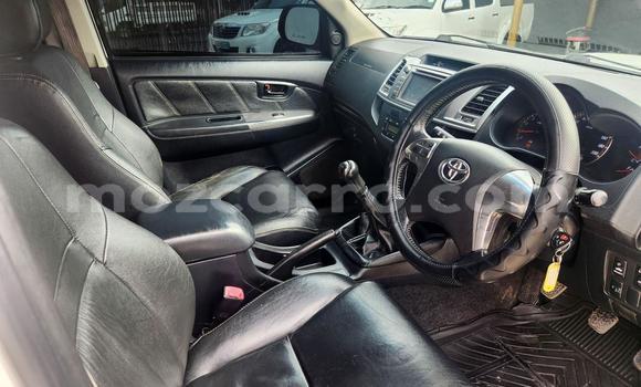 Nunua Ilio tumika Toyota Hilux Nyeupe Gari ndani ya Maputo nchini Maputo Nunua Ilio tumika Toyota Hilux Nyeupe Gari ndani ya Maputo nchini Maputo