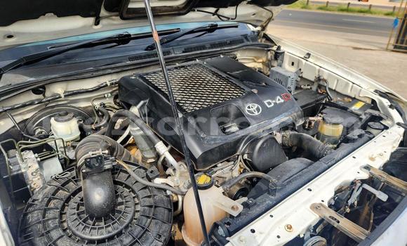 Nunua Ilio tumika Toyota Hilux Nyeupe Gari ndani ya Maputo nchini Maputo Nunua Ilio tumika Toyota Hilux Nyeupe Gari ndani ya Maputo nchini Maputo