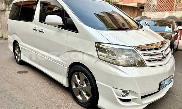 Nunua Ilio tumika Toyota Alphard Nyeupe Gari ndani ya Maputo nchini Maputo