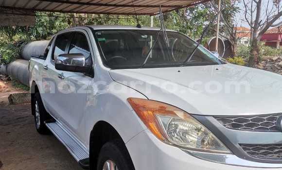 Comprar Usado Mazda BT-50 Branco Carro em Maputo em Maputo Comprar Usado Mazda BT-50 Branco Carro em Maputo em Maputo