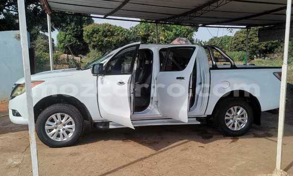 Comprar Usado Mazda BT-50 Branco Carro em Maputo em Maputo Comprar Usado Mazda BT-50 Branco Carro em Maputo em Maputo