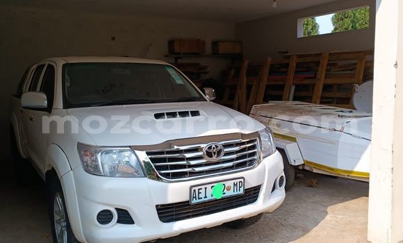 Buy Used Toyota Hilux White Car in Maputo in Maputo