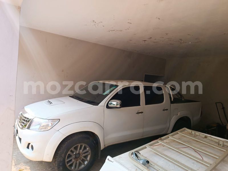 Big with watermark toyota hilux maputo maputo 27017