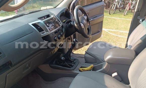 Comprar Usado Toyota Hilux Branco Carro em Maputo em Maputo Comprar Usado Toyota Hilux Branco Carro em Maputo em Maputo