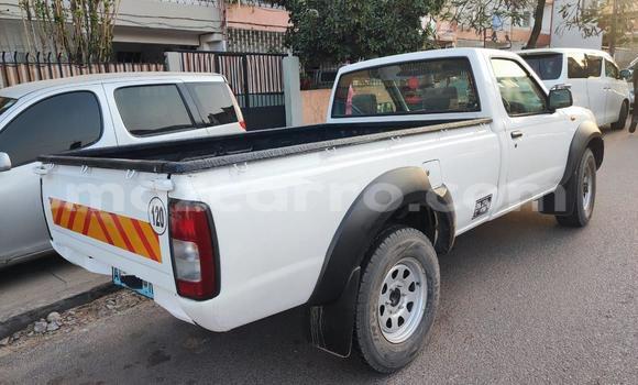 Nunua Ilio tumika Nissan Hardbody Nyeupe Gari ndani ya Maputo nchini Maputo Nunua Ilio tumika Nissan Hardbody Nyeupe Gari ndani ya Maputo nchini Maputo