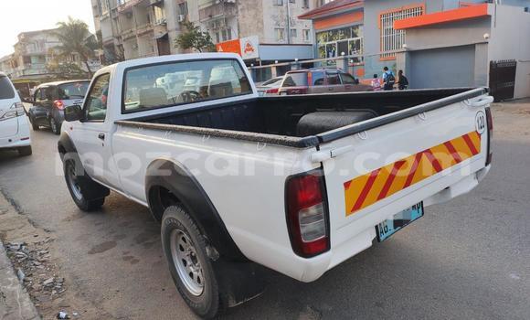 Nunua Ilio tumika Nissan Hardbody Nyeupe Gari ndani ya Maputo nchini Maputo Nunua Ilio tumika Nissan Hardbody Nyeupe Gari ndani ya Maputo nchini Maputo