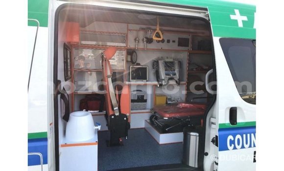 Tenga Imported Toyota Hiace Chena Mota in Import - Dubai in Cabo Delgado Tenga Imported Toyota Hiace Chena Mota in Import - Dubai in Cabo Delgado