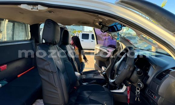 Nunua Ilio tumika Isuzu D-MAX Nyeupe Gari ndani ya Maputo nchini Maputo Nunua Ilio tumika Isuzu D-MAX Nyeupe Gari ndani ya Maputo nchini Maputo