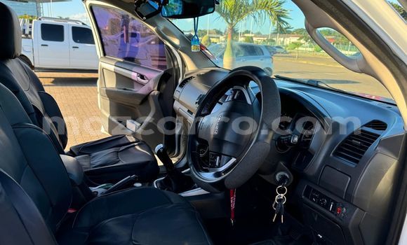 Nunua Ilio tumika Isuzu D-MAX Nyeupe Gari ndani ya Maputo nchini Maputo Nunua Ilio tumika Isuzu D-MAX Nyeupe Gari ndani ya Maputo nchini Maputo