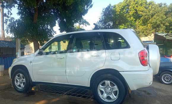 Nunua Ilio tumika Toyota RAV4 Nyeupe Gari ndani ya Maputo nchini Maputo Nunua Ilio tumika Toyota RAV4 Nyeupe Gari ndani ya Maputo nchini Maputo