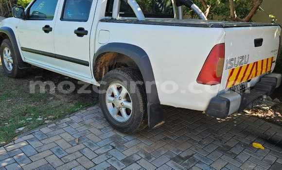 Comprar Usado Isuzu KB Branco Carro em Maputo em Maputo